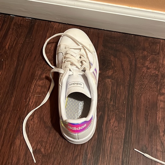 Adidas womens sneaker size 8 (worn once) - Picture 3 of 3